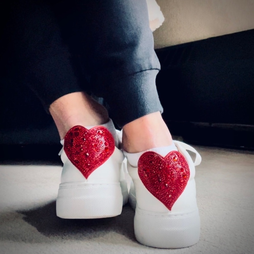 NWOB Betsey Johnson Jaxxon WHITE MULTI Heart
Sneaker, Size 8, Bride, Valentine’s